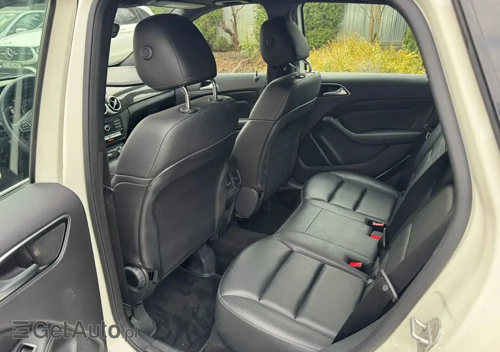 MERCEDES-BENZ Klasa B 250 4Matic 7G-DCT UrbanStyle Edition