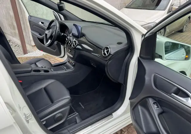 MERCEDES-BENZ Klasa B 250 4Matic 7G-DCT UrbanStyle Edition