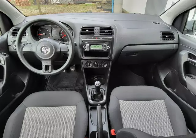 VOLKSWAGEN Polo 