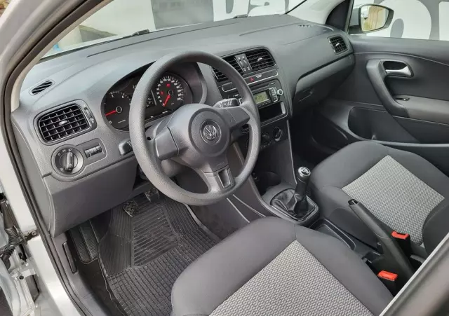 VOLKSWAGEN Polo 