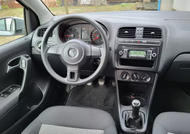 VOLKSWAGEN Polo 