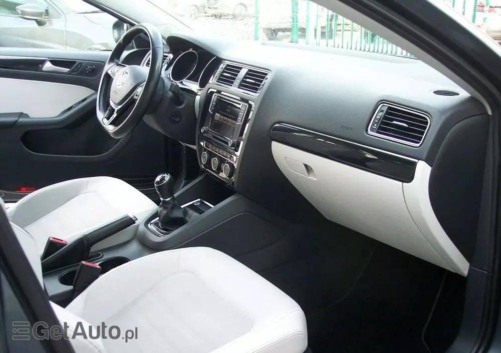 VOLKSWAGEN Jetta 1.4 TSI BMT Highline