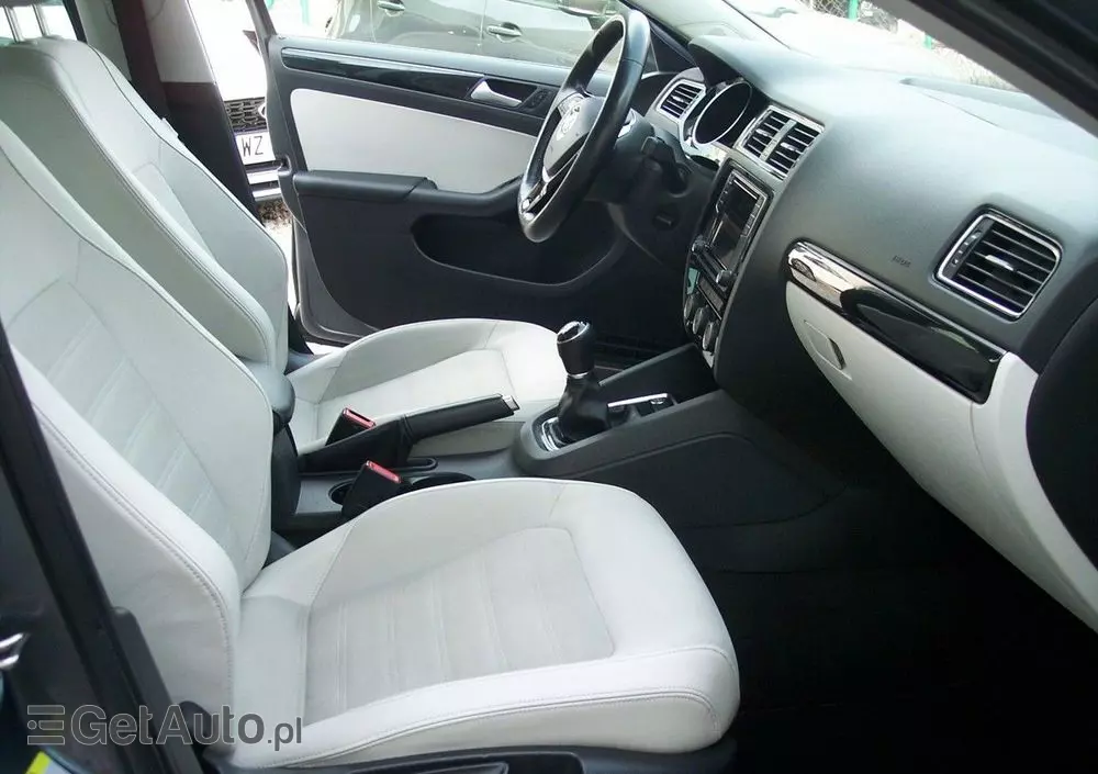 VOLKSWAGEN Jetta 1.4 TSI BMT Highline