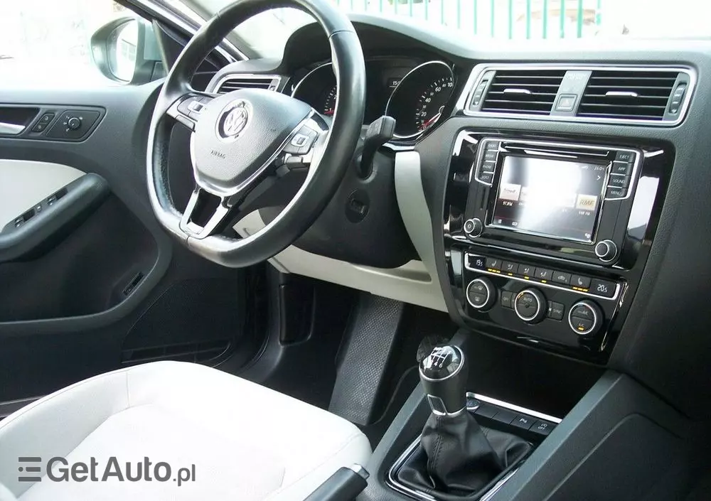 VOLKSWAGEN Jetta 1.4 TSI BMT Highline