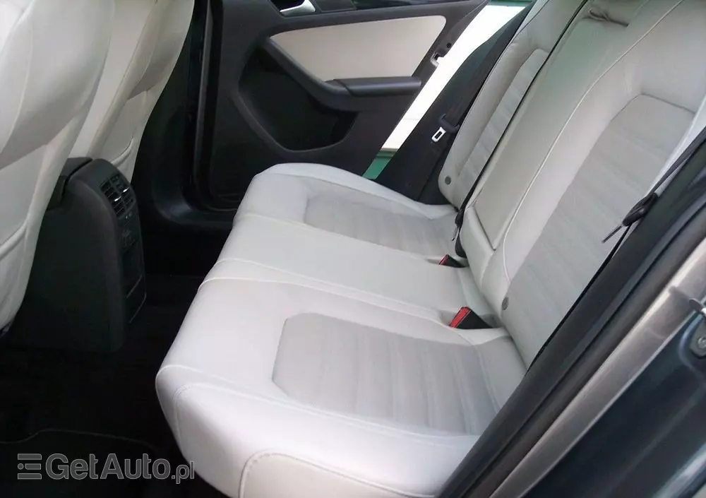 VOLKSWAGEN Jetta 1.4 TSI BMT Highline