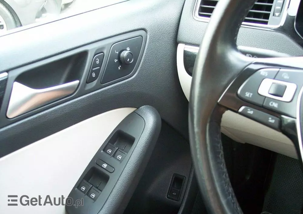 VOLKSWAGEN Jetta 1.4 TSI BMT Highline