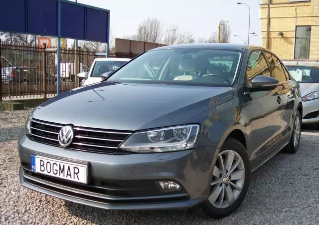 VOLKSWAGEN Jetta 1.4 TSI BMT Highline