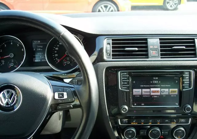 VOLKSWAGEN Jetta 1.4 TSI BMT Highline