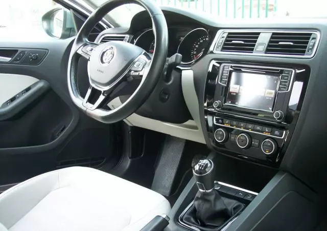 VOLKSWAGEN Jetta 1.4 TSI BMT Highline