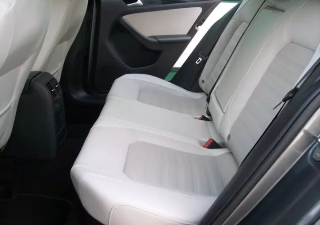 VOLKSWAGEN Jetta 1.4 TSI BMT Highline