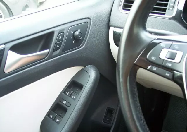 VOLKSWAGEN Jetta 1.4 TSI BMT Highline