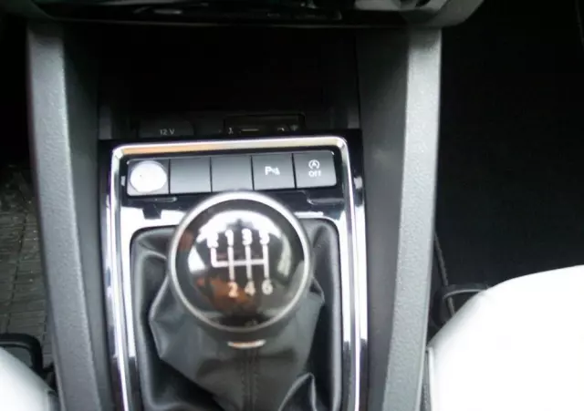 VOLKSWAGEN Jetta 1.4 TSI BMT Highline