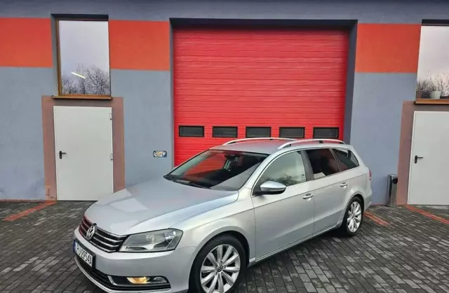 VOLKSWAGEN Passat 