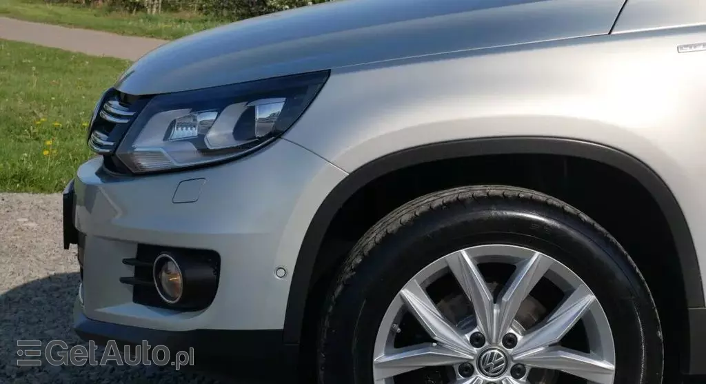 VOLKSWAGEN Tiguan 