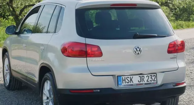 VOLKSWAGEN Tiguan 