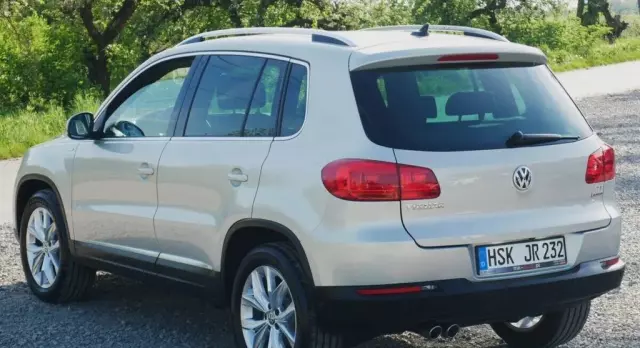 VOLKSWAGEN Tiguan 
