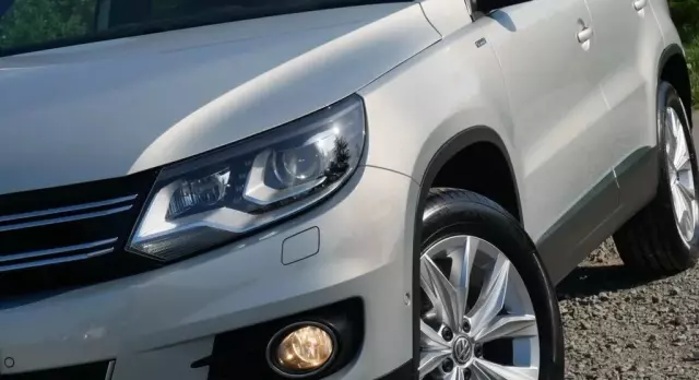 VOLKSWAGEN Tiguan 