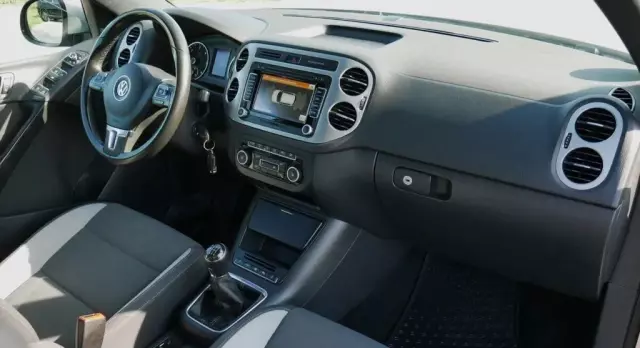 VOLKSWAGEN Tiguan 