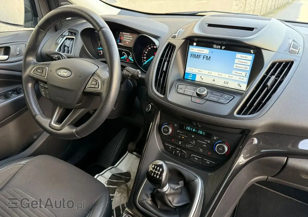 FORD Kuga 1.5 EcoBoost 2x4 Titanium