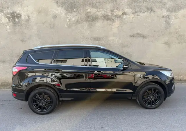 FORD Kuga 1.5 EcoBoost 2x4 Titanium