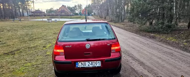 VOLKSWAGEN Golf 