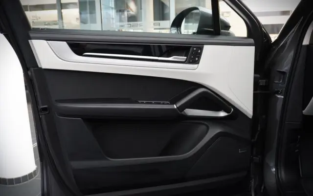 PORSCHE Cayenne Coupe S