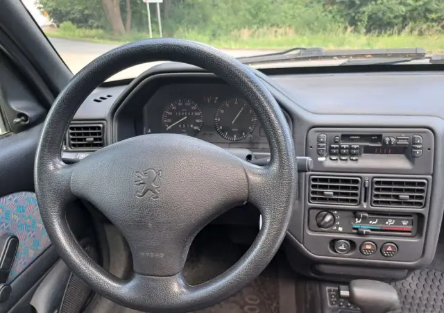 PEUGEOT 106 