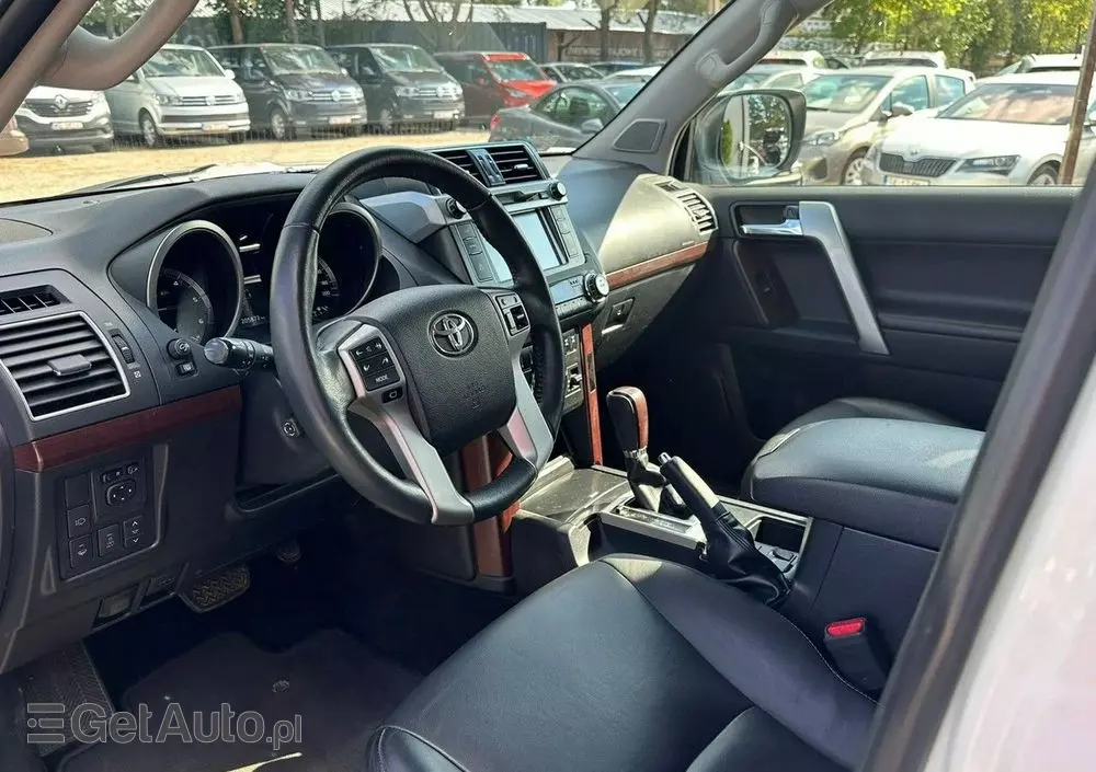 TOYOTA Land Cruiser LC 3.0 D-4D Invincible