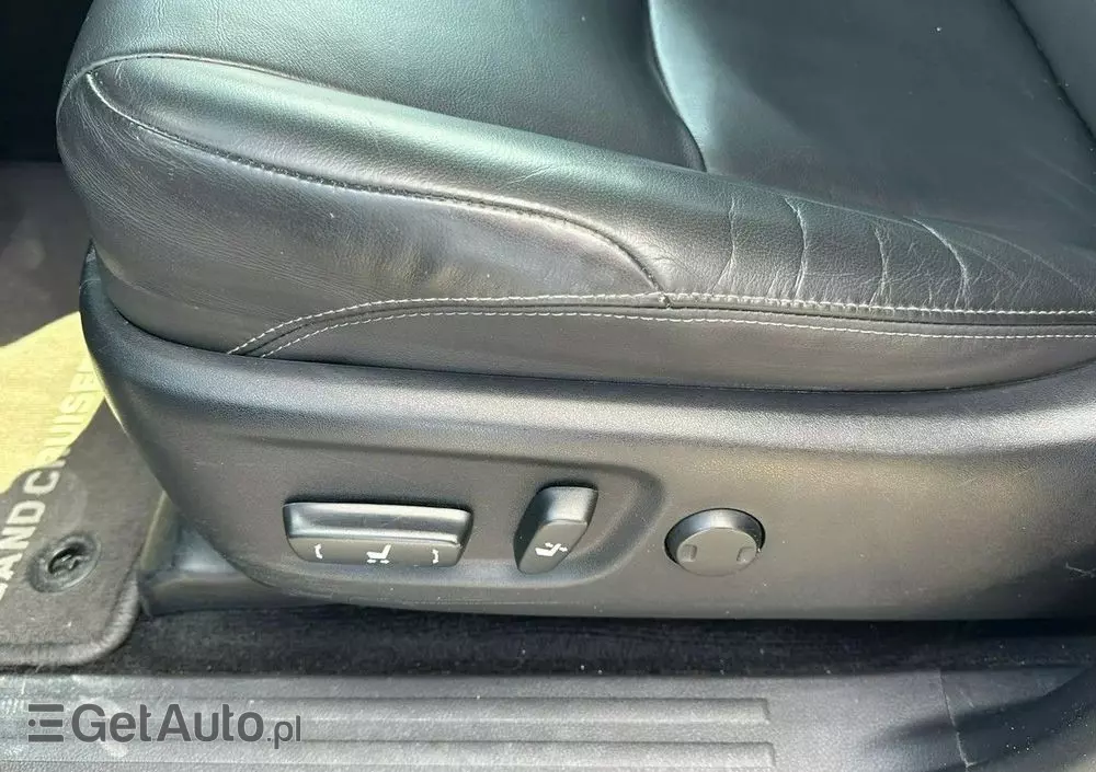 TOYOTA Land Cruiser LC 3.0 D-4D Invincible