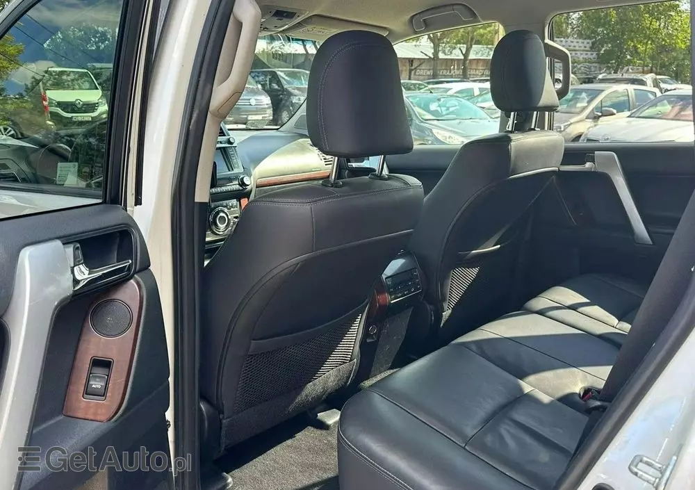 TOYOTA Land Cruiser LC 3.0 D-4D Invincible