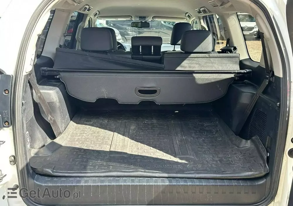 TOYOTA Land Cruiser LC 3.0 D-4D Invincible