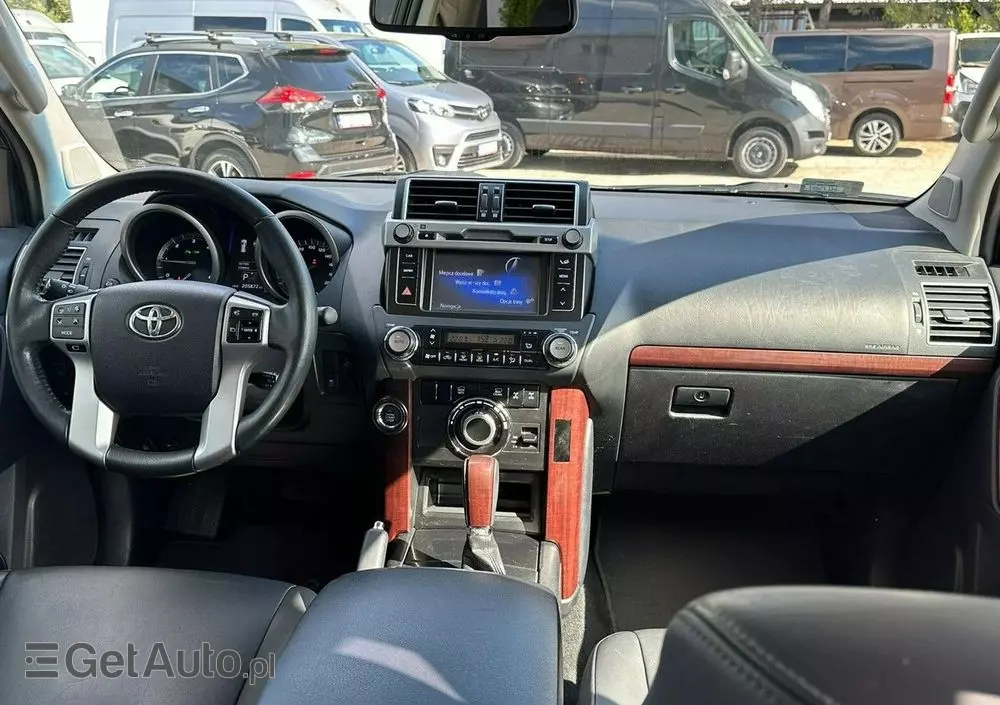 TOYOTA Land Cruiser LC 3.0 D-4D Invincible