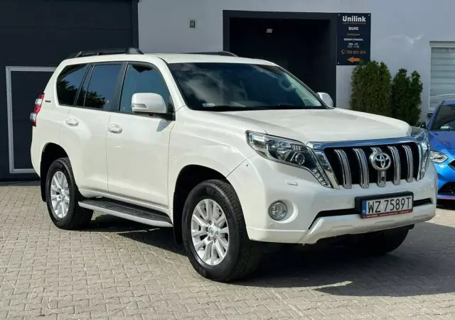 TOYOTA Land Cruiser LC 3.0 D-4D Invincible
