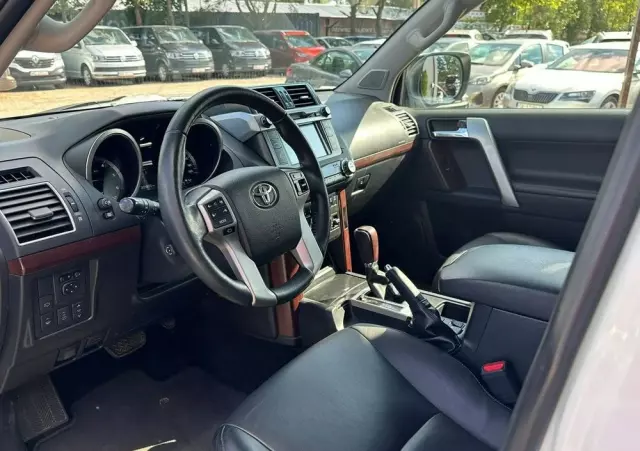 TOYOTA Land Cruiser LC 3.0 D-4D Invincible