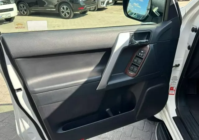 TOYOTA Land Cruiser LC 3.0 D-4D Invincible