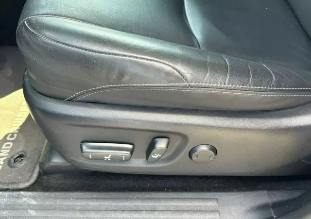 TOYOTA Land Cruiser LC 3.0 D-4D Invincible