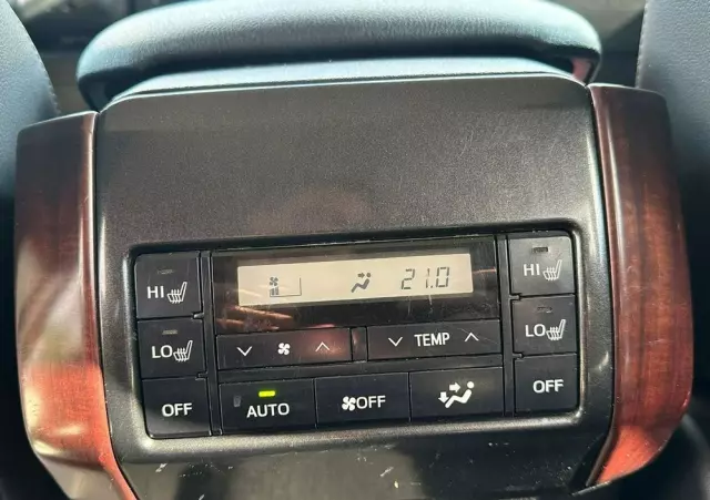 TOYOTA Land Cruiser LC 3.0 D-4D Invincible