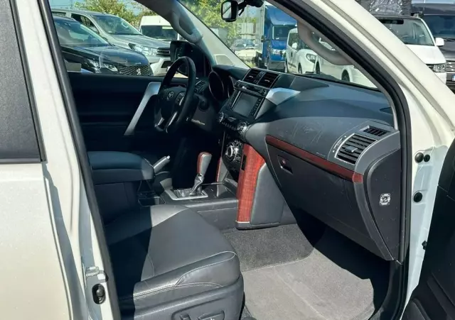 TOYOTA Land Cruiser LC 3.0 D-4D Invincible