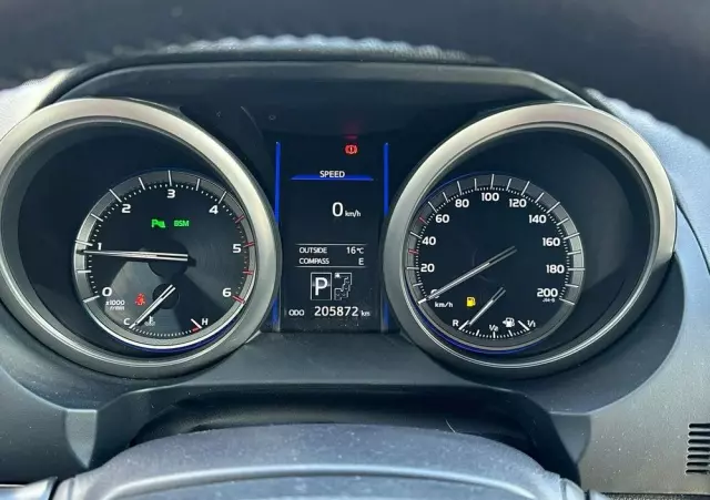 TOYOTA Land Cruiser LC 3.0 D-4D Invincible