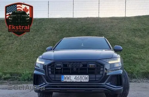 AUDI Q8 