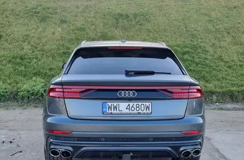 AUDI Q8 