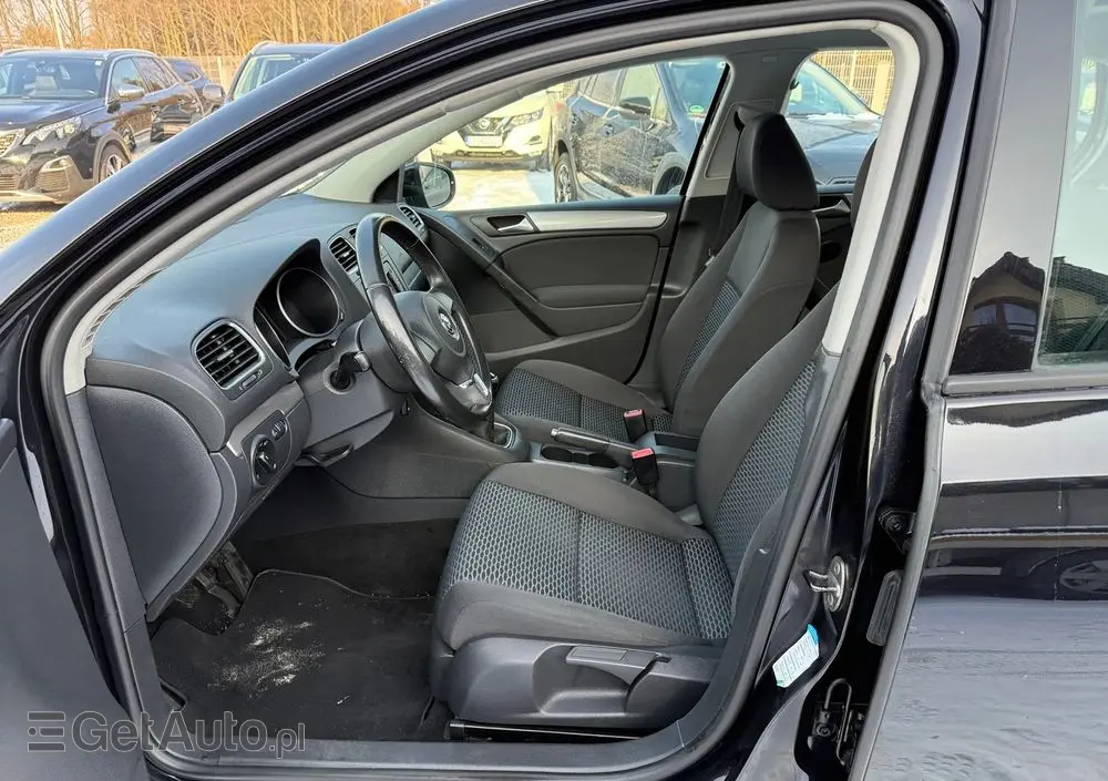 VOLKSWAGEN Golf 1.6 Trendline