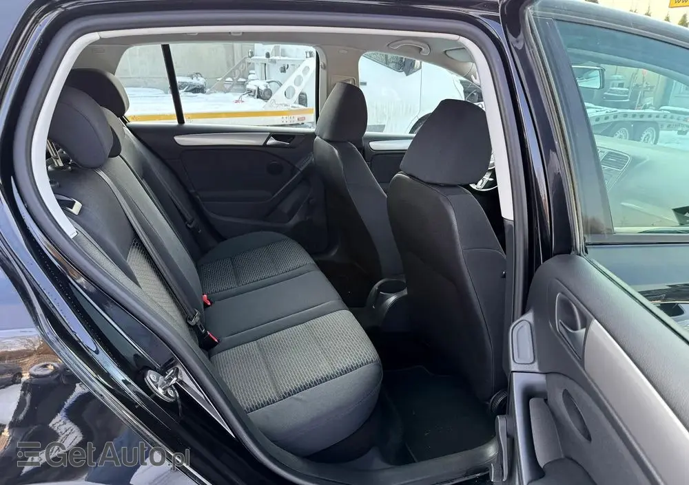 VOLKSWAGEN Golf 1.6 Trendline