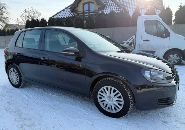 VOLKSWAGEN Golf 1.6 Trendline