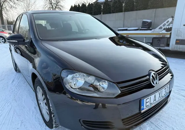 VOLKSWAGEN Golf 1.6 Trendline