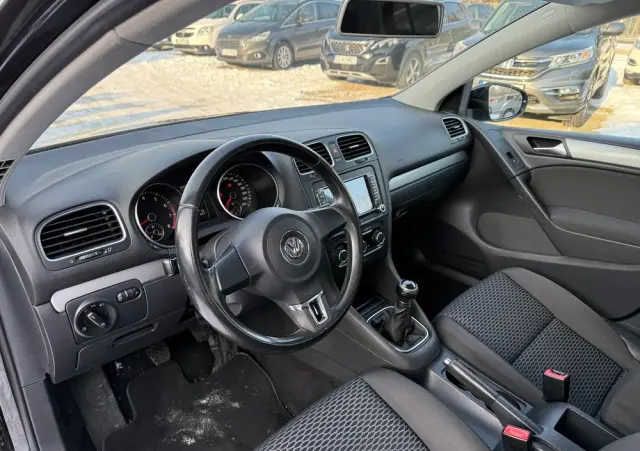 VOLKSWAGEN Golf 1.6 Trendline