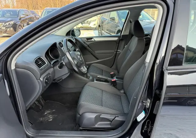 VOLKSWAGEN Golf 1.6 Trendline