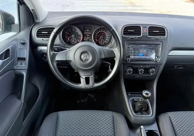 VOLKSWAGEN Golf 1.6 Trendline