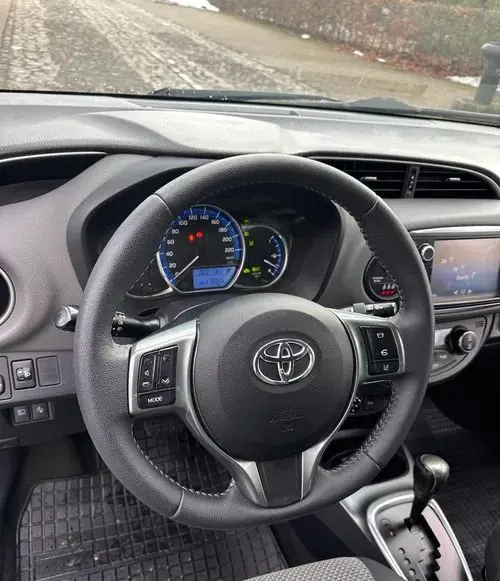 TOYOTA Yaris 