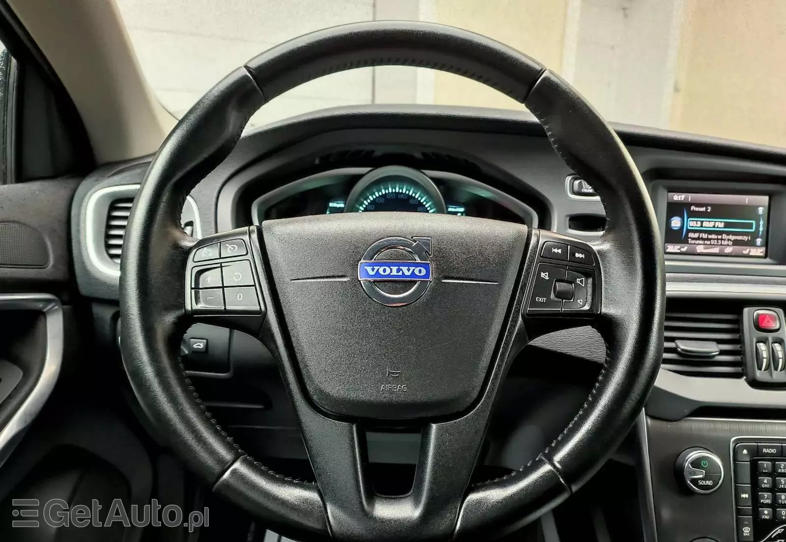 VOLVO V40 T2 Momentum